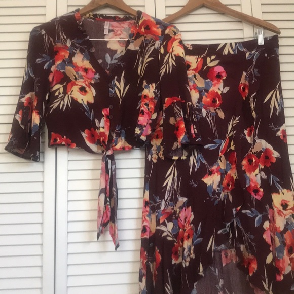 Floral Crop Top and Skirt Set by Xhilaration - Picture 2 of 15